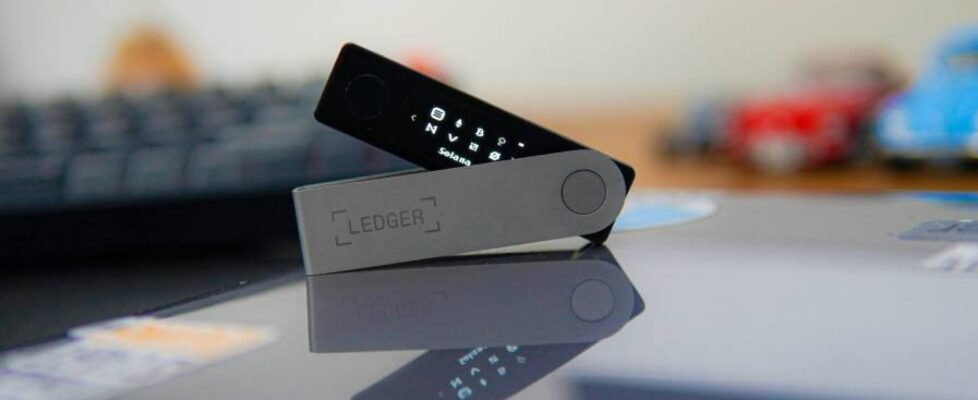 Protect Your Crypto: Why Ledger Hardware Wallets Work Best
